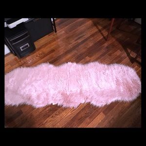 Silhouette Home 💯% acrylic fuzzy rug